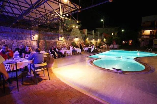 Privato Hotel Çeşme